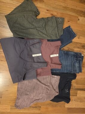 6 Piece Athleta Bundle Medium in Olive, Mauve, Charcoal, Dusty Rose, Black